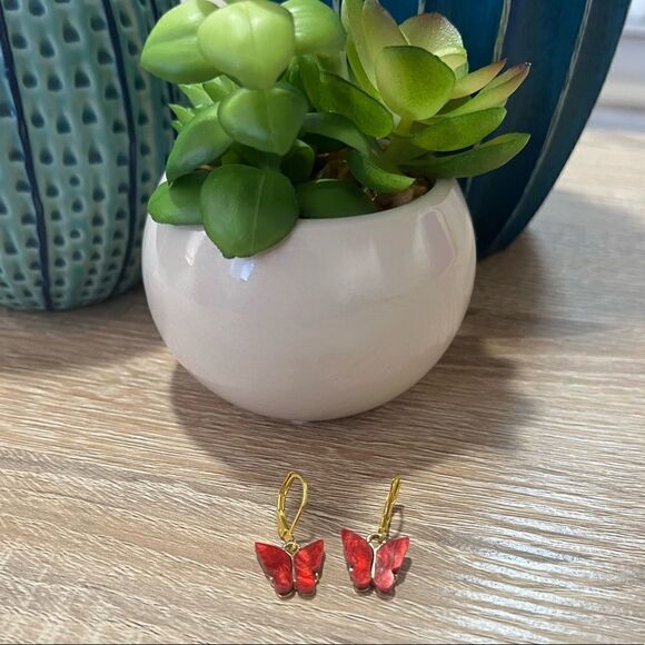 5/$25 Hypoallergenic Acrylic Butterfly Huggie Hoop - Picture 4 of 6